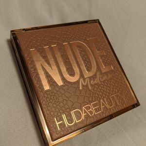 HUDA BEAUTY- Nude Obsessions Medium